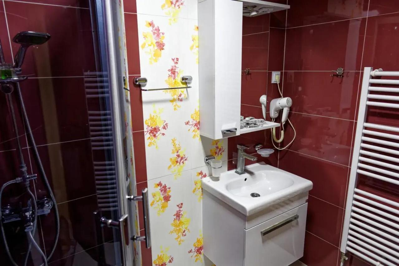 The House Of The Miyaks Hotel Rostusa ภายนอก รูปภาพ