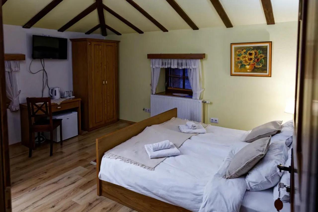 The House Of The Miyaks Hotel Rostusa ภายนอก รูปภาพ
